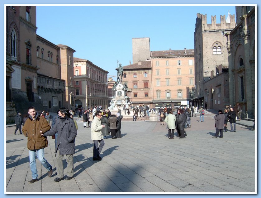 Piazza Nettuno 2